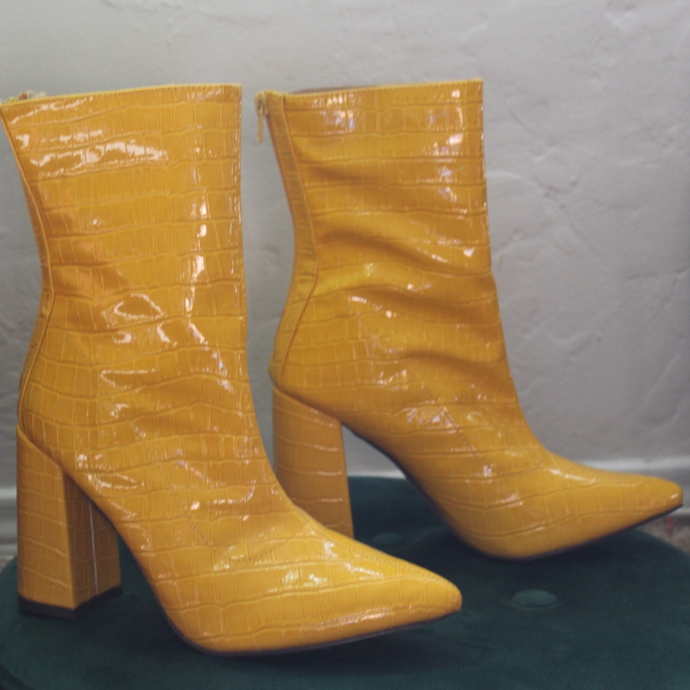 Fashion Nova boots